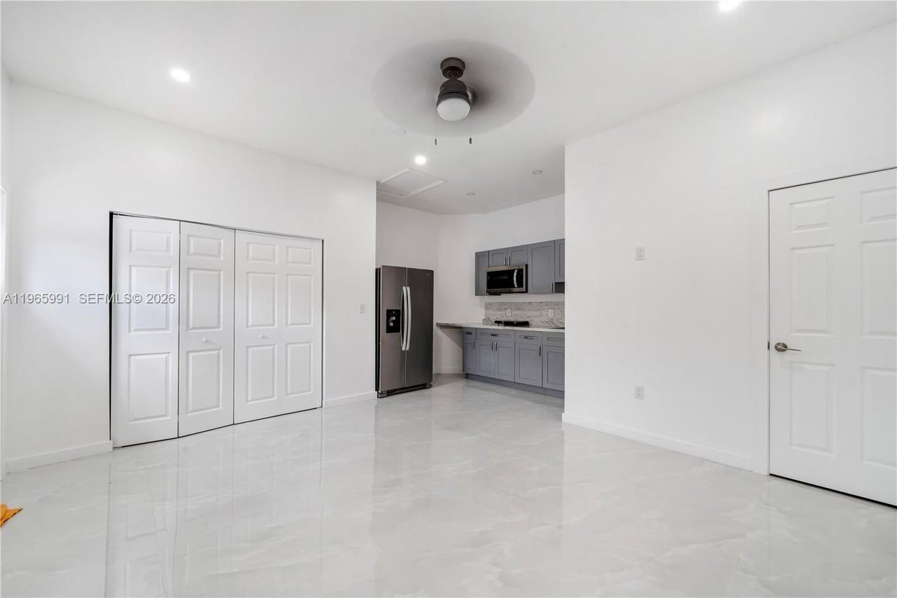 1205 Se 7th Ct #0 - Photo 3 of 5