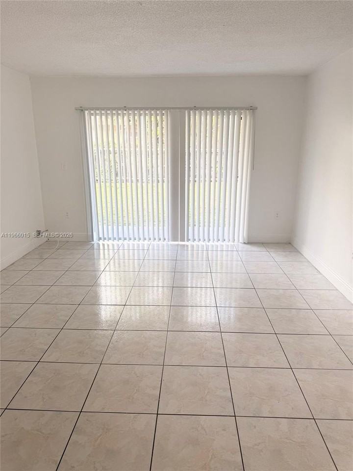 611 Nw 177th St #1-8 - Photo 2 of 5