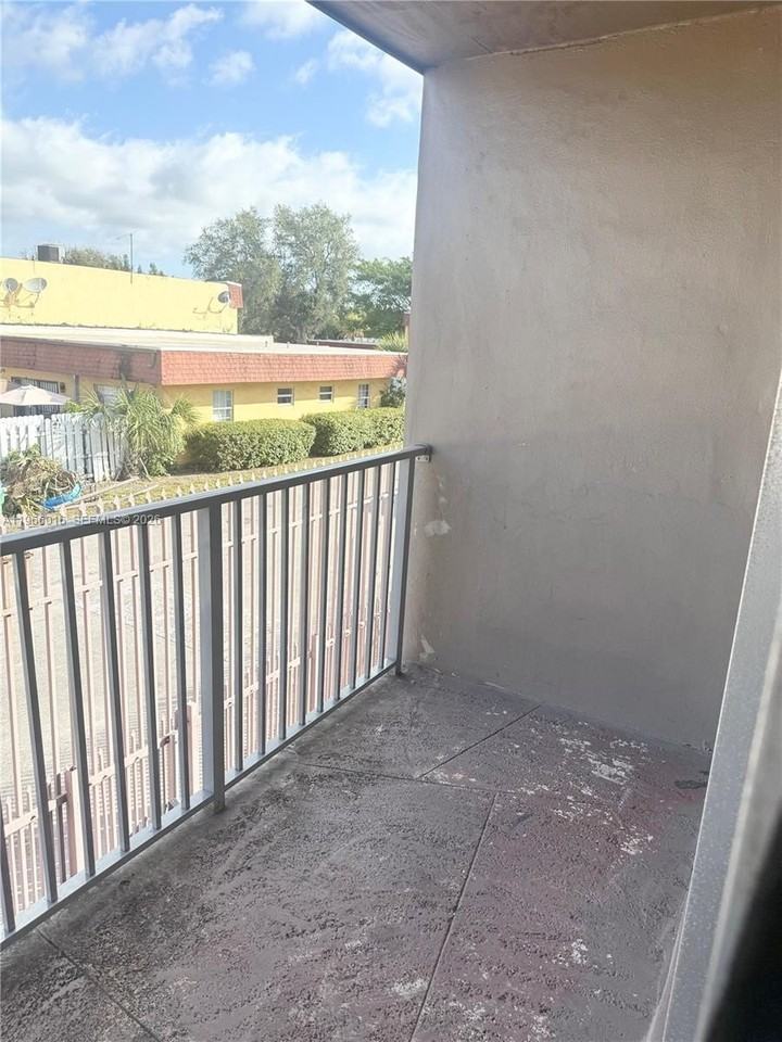 611 Nw 177th St #201-208 - Photo 6 of 6