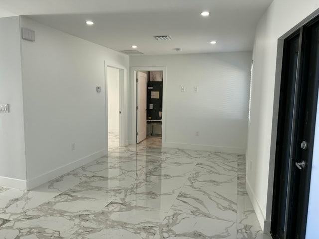 156 Northwest 15th Court - Photo 6 of 8