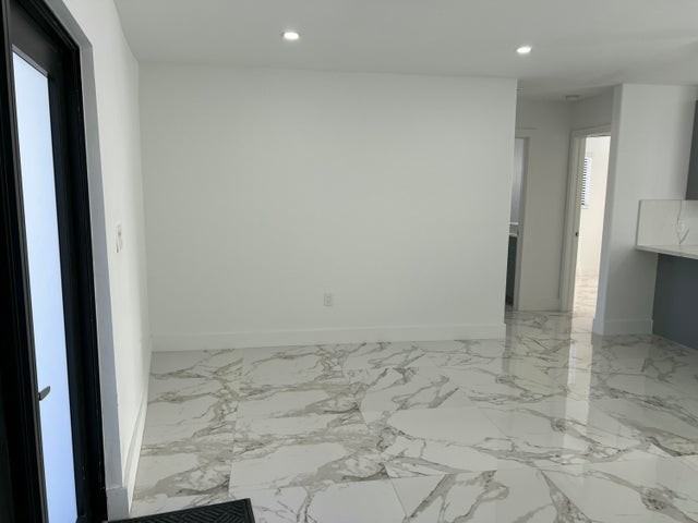 156 Northwest 15th Court - Photo 7 of 8