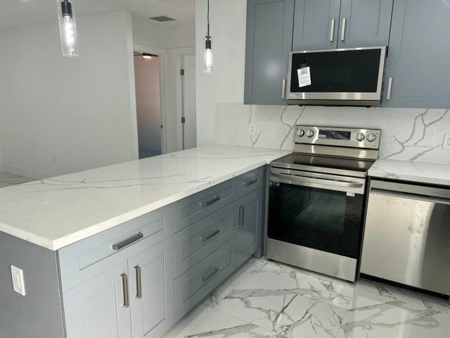 156 Northwest 15th Court - Photo 5 of 8