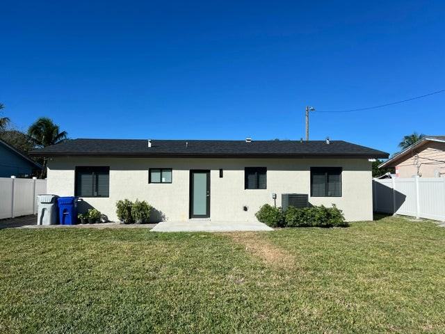 156 Northwest 15th Court - Photo 2 of 8