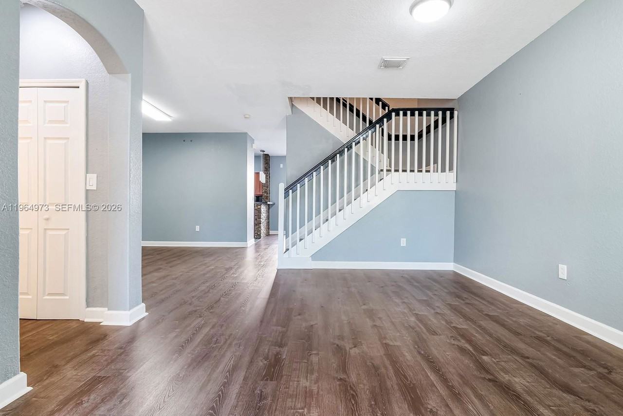 11507 Nw 77th St - Photo 7 of 8