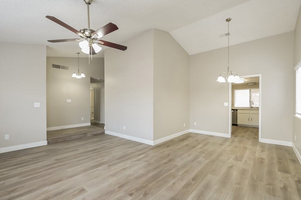 212 Appian Way - Photo 3 of 16