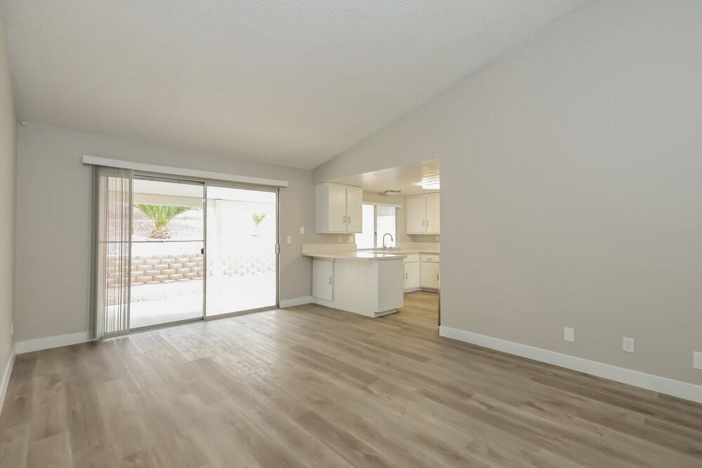 212 Appian Way - Photo 5 of 16