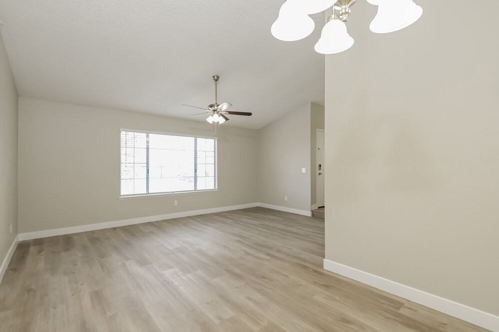 212 Appian Way - Photo 7 of 16