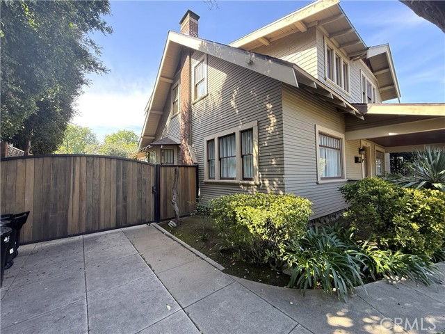 1123 Fairview Ave - Photo 2 of 8