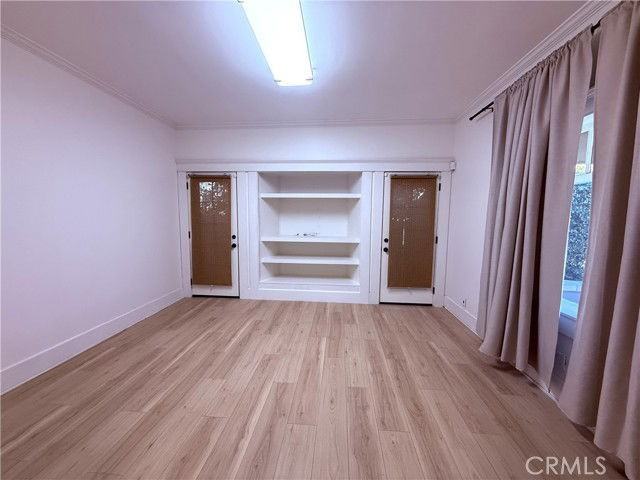 1123 Fairview Ave - Photo 4 of 8