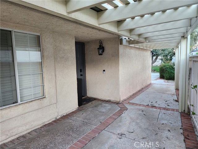 28030 Wildwind Rd - Photo 2 of 8