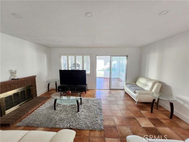 28030 Wildwind Rd - Photo 6 of 8