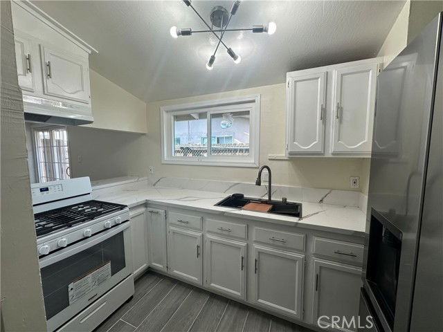 38603 Lilacview Ave - Photo 2 of 8