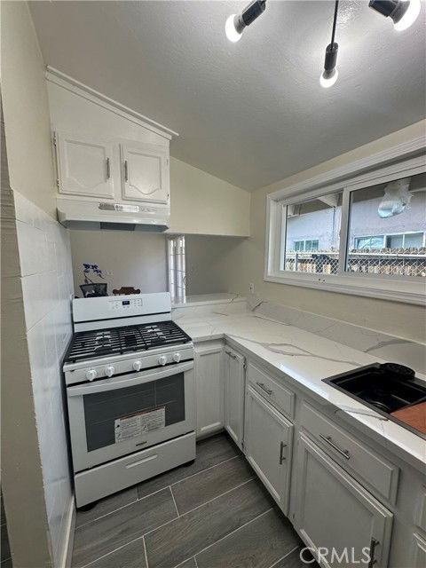 38603 Lilacview Ave - Photo 3 of 8