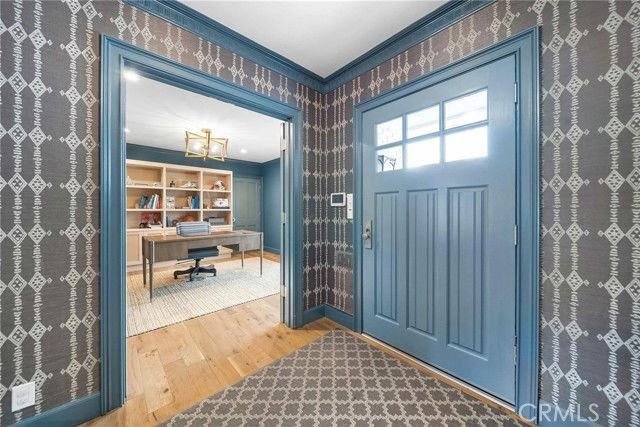 16544 Greenleaf St - Photo 3 of 8