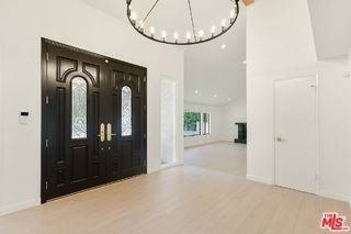 4933 Collett Ave - Photo 4 of 8
