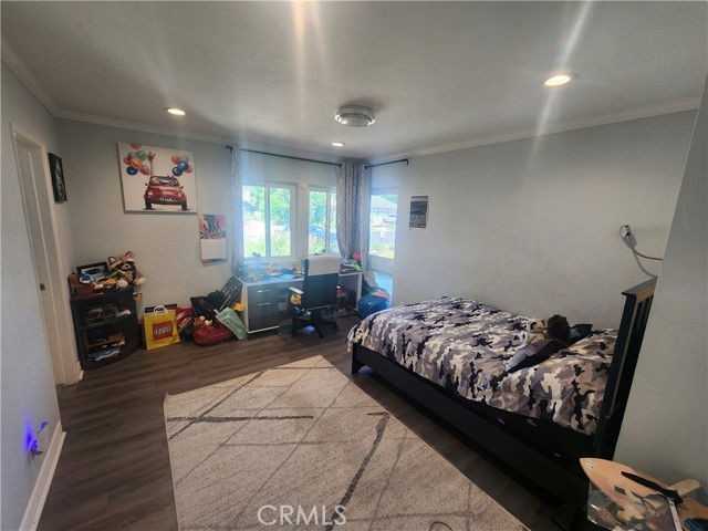 10126 Vanalden Ave - Photo 4 of 8