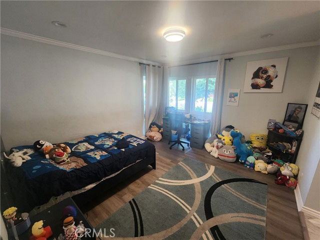 10126 Vanalden Ave - Photo 6 of 8