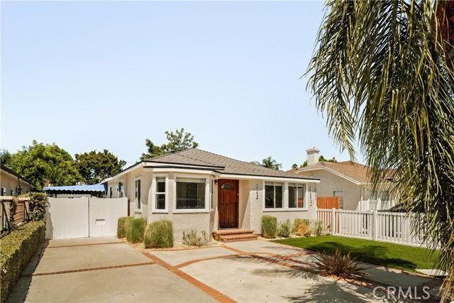 15233 Camarillo St - Photo 2 of 8