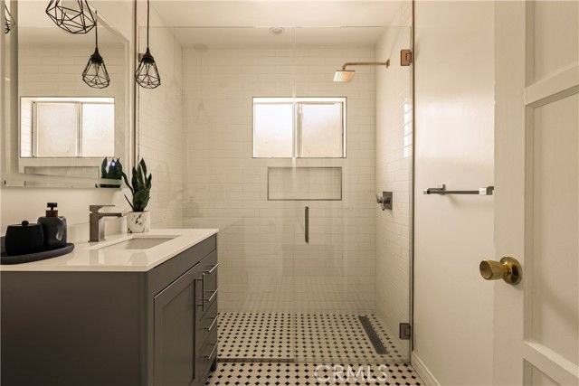 15233 Camarillo St - Photo 6 of 8