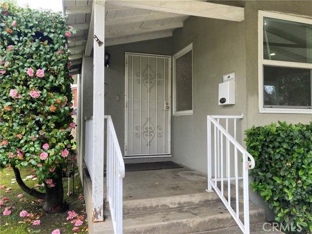 13958 Sylvan St - Photo 2 of 8