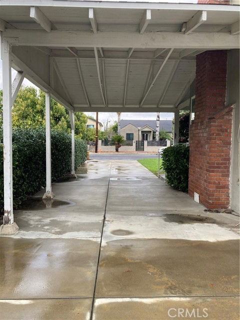 13958 Sylvan St - Photo 3 of 8