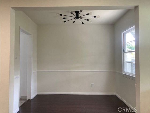 13958 Sylvan St - Photo 5 of 8