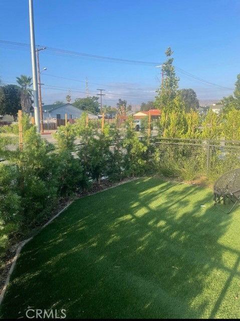 11326 Victory Blvd - Photo 2 of 8