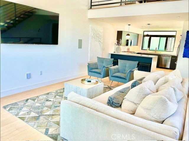 11326 Victory Blvd - Photo 4 of 8