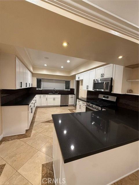 1310 N Pacific Ave - Photo 4 of 8