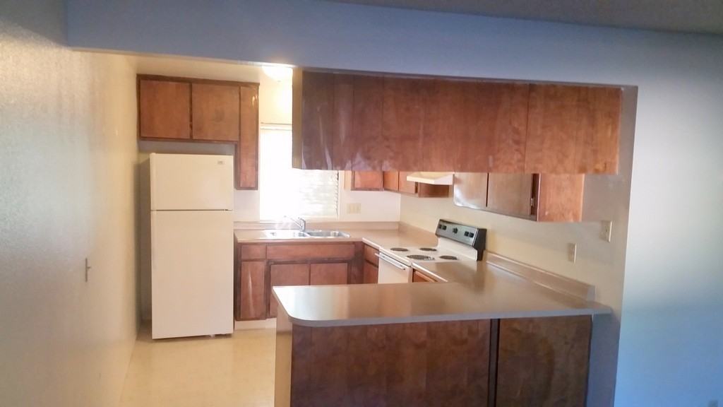 985 Salem St. (G) - Photo 2 of 16