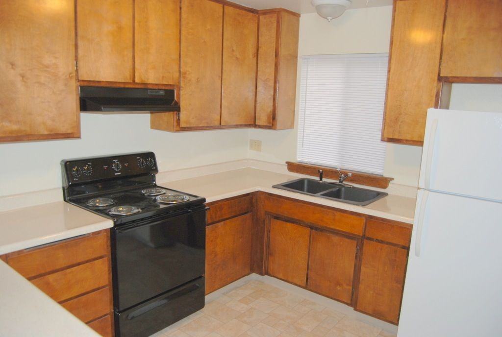 985 Salem St. (G) - Photo 4 of 16