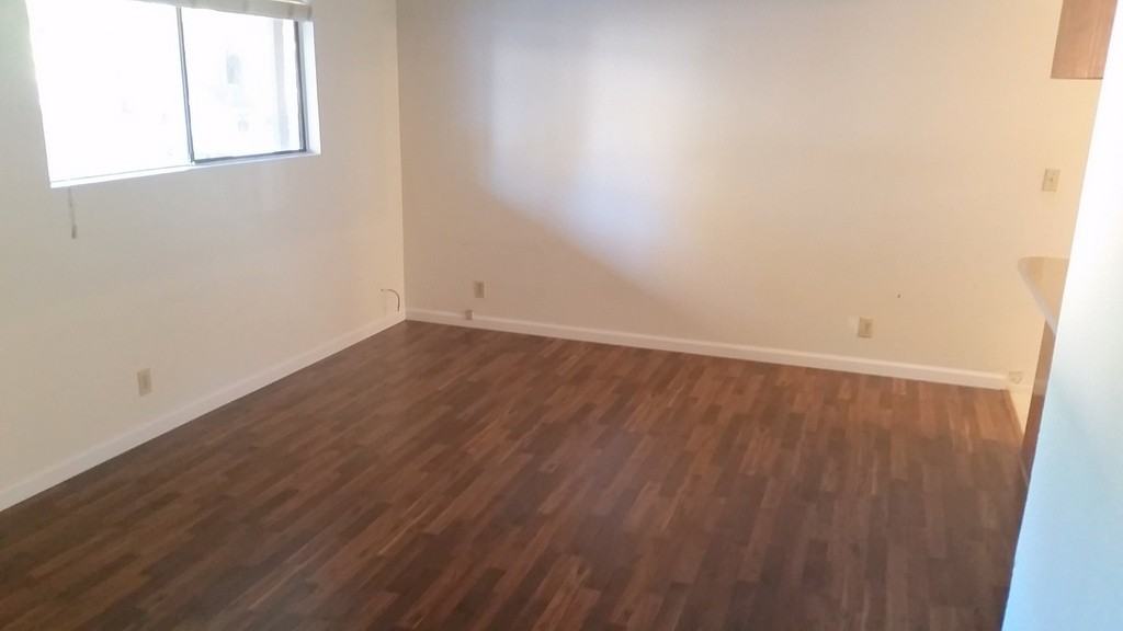 985 Salem St. (G) - Photo 5 of 16