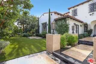 10749 Weyburn Ave - Photo 4 of 8