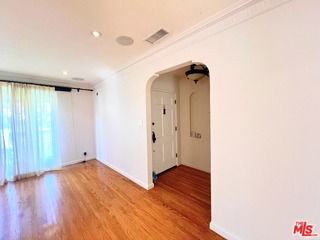 2652 S Bedford St - Photo 3 of 8