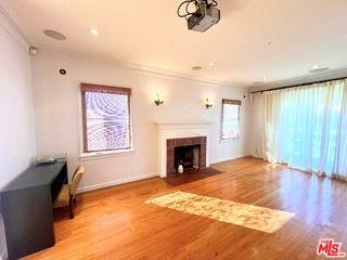 2652 S Bedford St - Photo 5 of 8