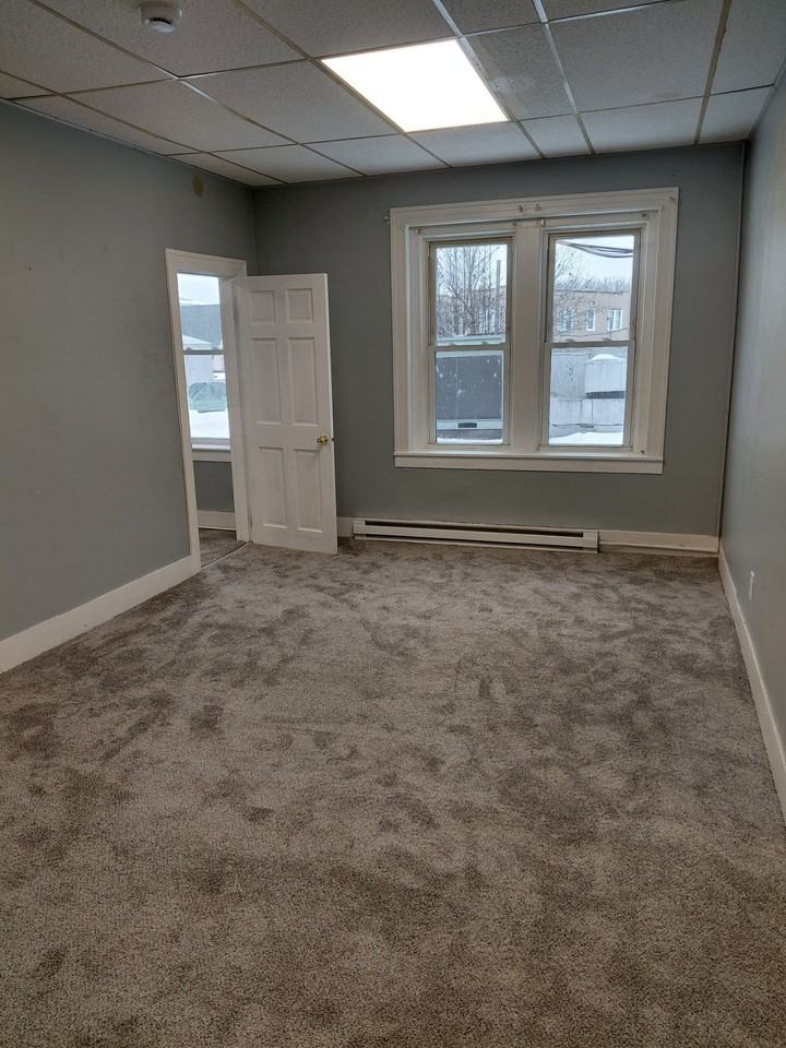 498-500 Main St - Photo 2 of 4
