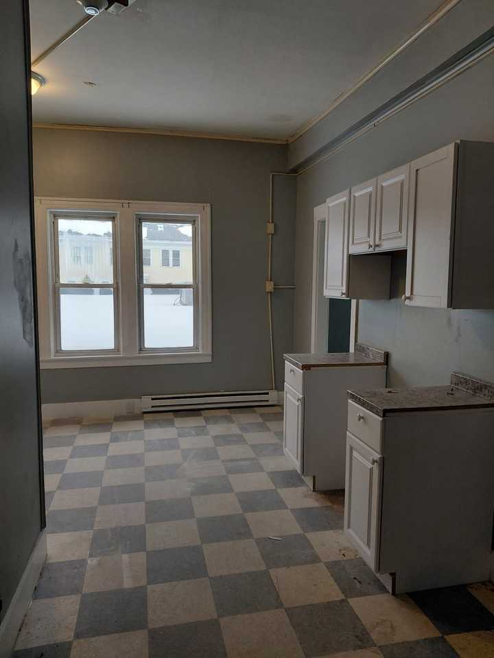 498-500 Main St - Photo 2 of 7