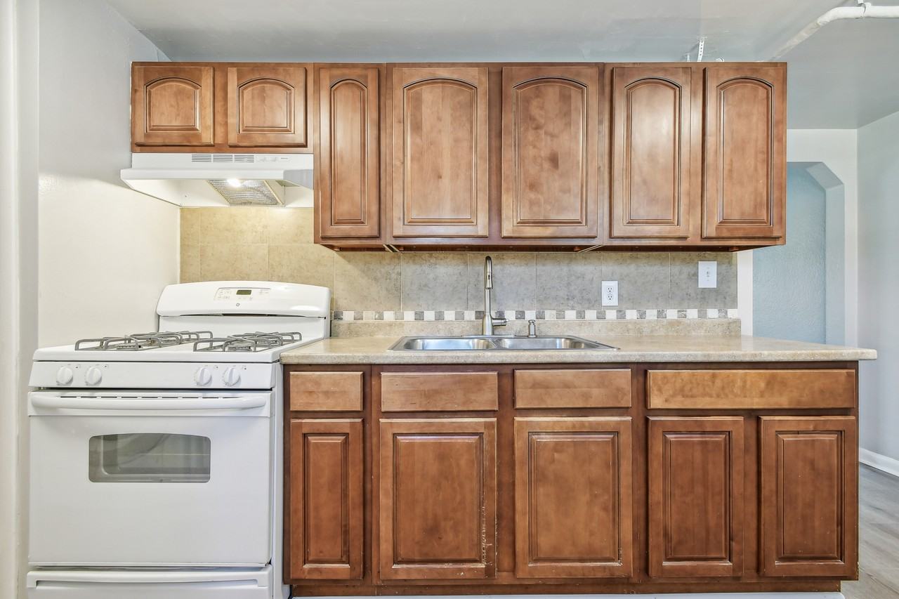 3435 Zuni ST - Photo 4 of 10