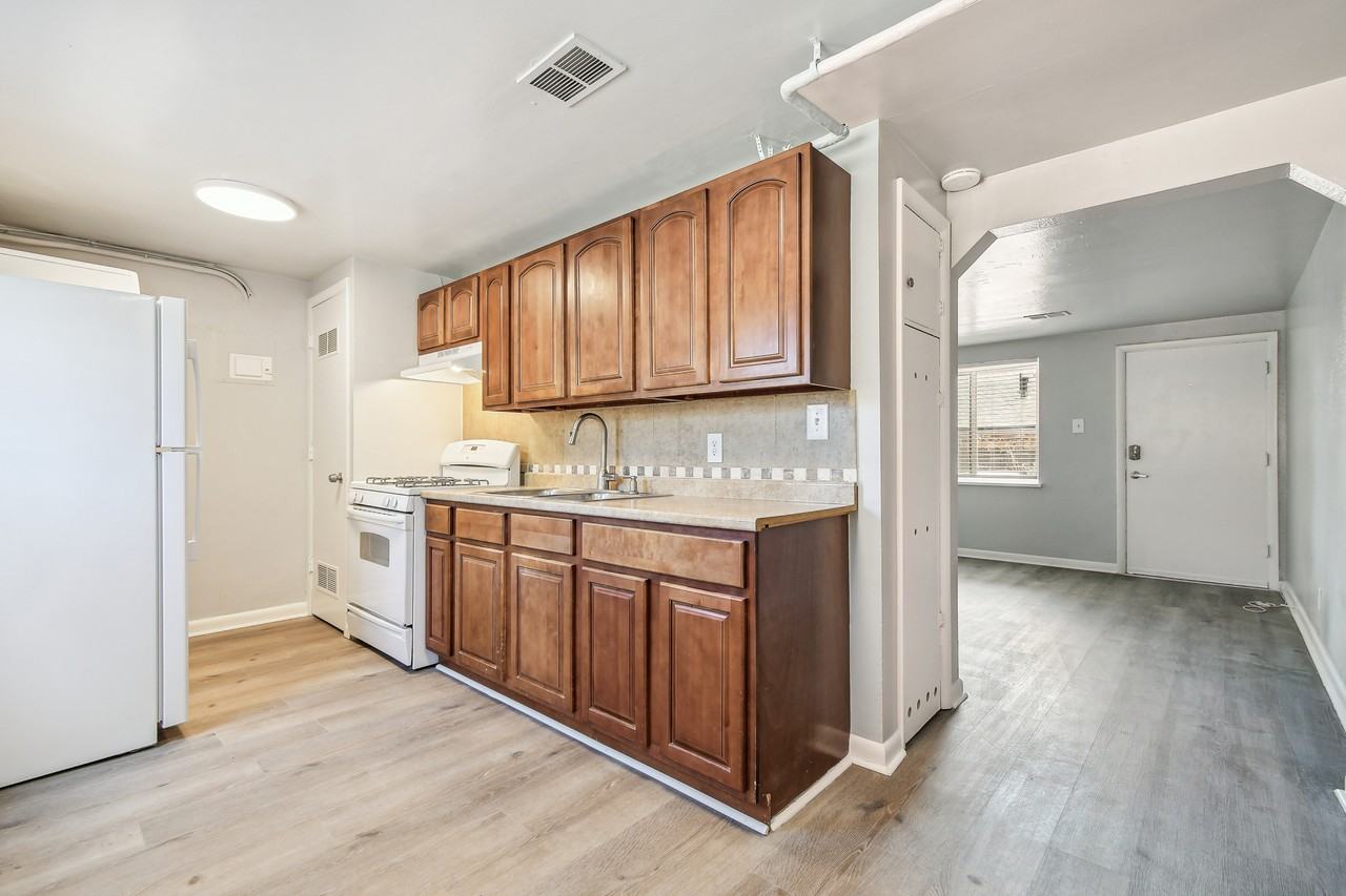 3435 Zuni ST - Photo 5 of 10