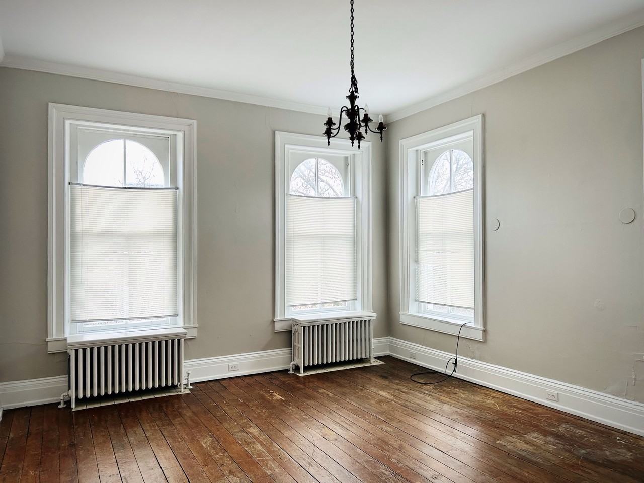 321 North Loudoun Street - Photo 3 of 5