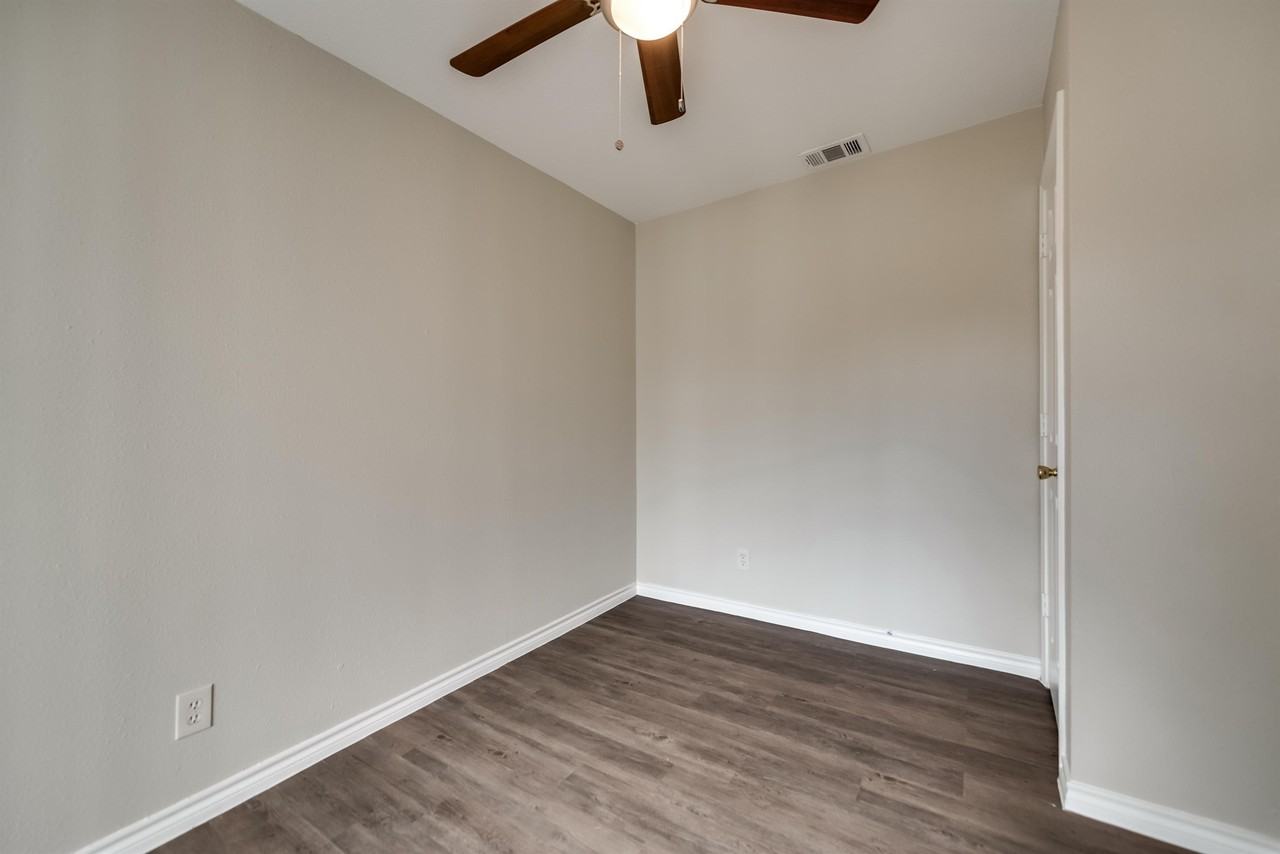 Tennessee 02 - 900 - Photo 5 of 23