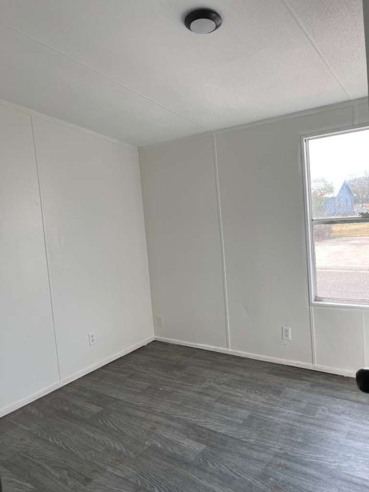 Southern Breeze Mobile Home Park - Photo 4 of 9