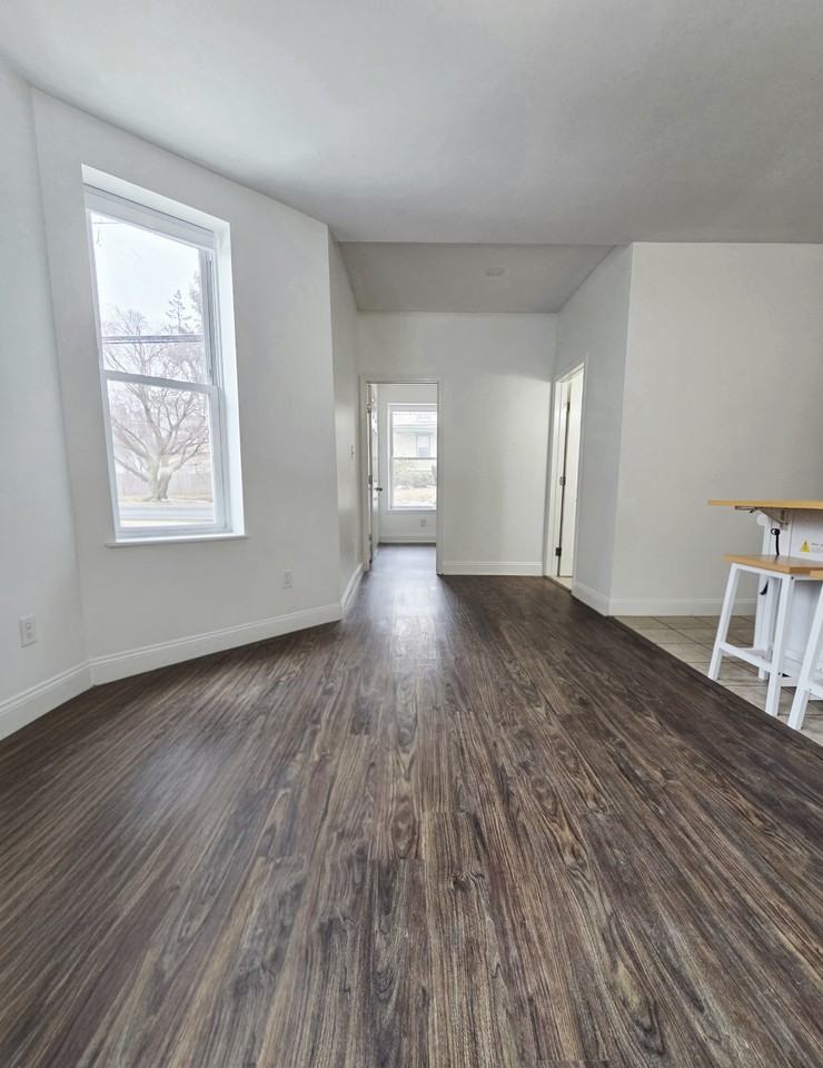 142 East Evergreen Street - Photo 2 of 14