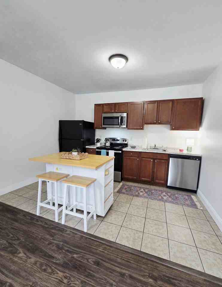 142 East Evergreen Street - Photo 7 of 14