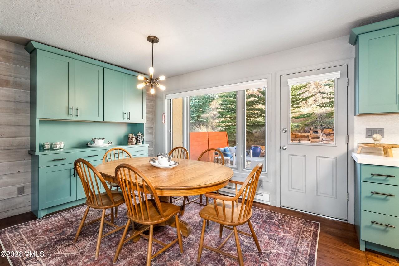 1370 Sandstone Dr - Photo 3 of 22