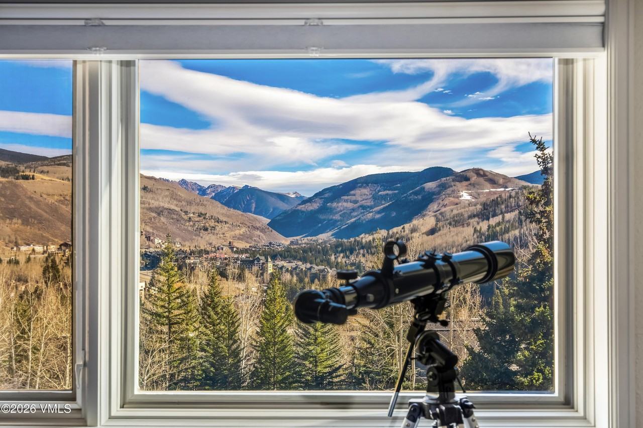 1370 Sandstone Dr - Photo 4 of 22