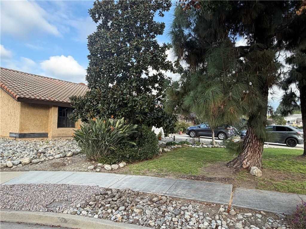 346 Julliard Dr - Photo 2 of 6