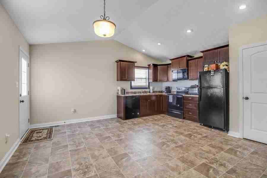 418 Lansing Ln - Photo 3 of 14