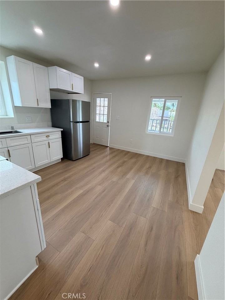 414 W C St - Photo 2 of 10