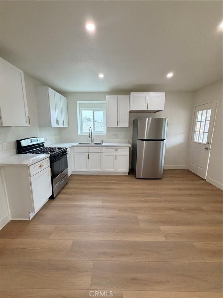 414 W C St - Photo 4 of 10